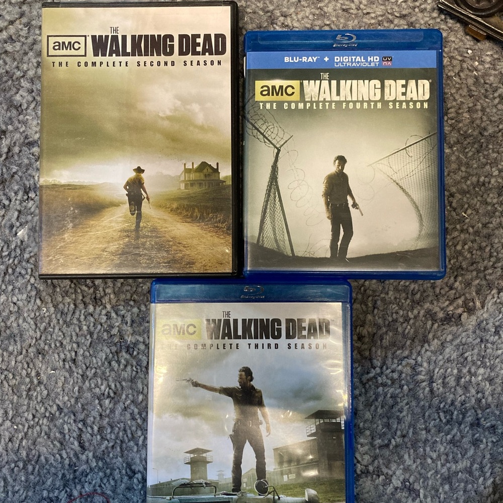 The walking dead seasons 2-4 blueray and dvd